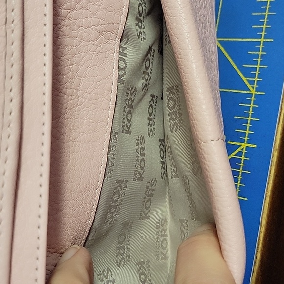 Michael Kors Pink Clutch Wristlet with Metallic Logo 13x4x1 Preloved - Picture 12 of 12